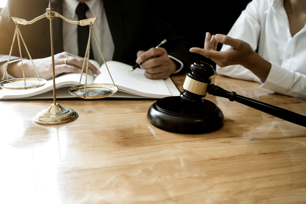 Choisir un avocat compétent : les qualités et critères à considérer
